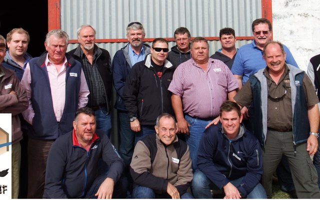 Die groep 4x4 hardebaarde kort nÃ¡ hul aankoms by Strandskloof Karavaanpark, met AndrÃ© de Villiers wat 2de van regs staan